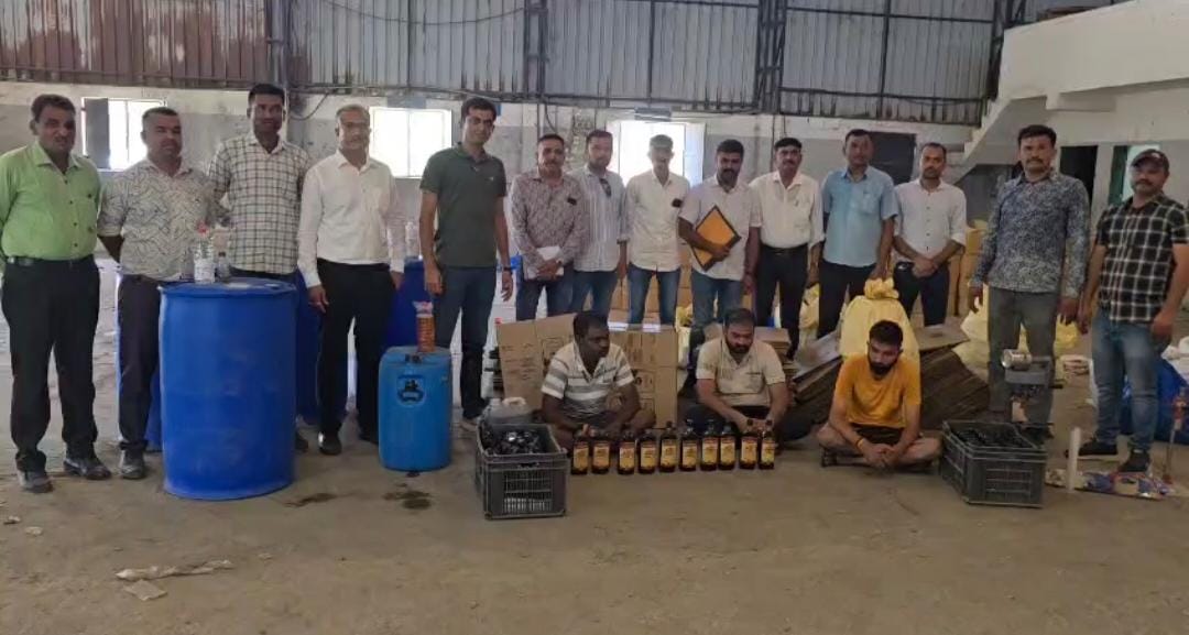 *ડુપ્લિકેટ દારૂ બનાવવાની ફેકટરી ઝડપી પાડતું જામનગર એલસીબી*