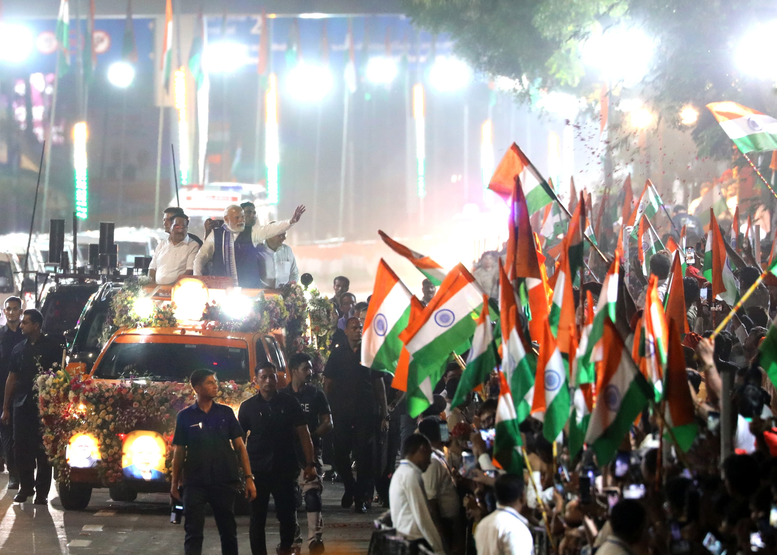 *અમદાવાદમાં વડાપ્રધાન નરેન્દ્રભાઈ મોદીના રોડ શૉ દરમિયાન ‘ઓપરેશન સિંદૂર’ના સાહસ, શૌર્ય અને પરાક્રમને વધાવાયું*