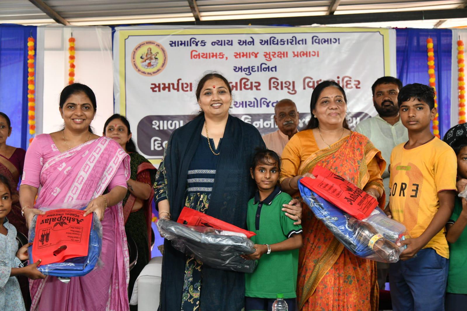 *ગાંધીનગરના સમર્પણ મૂકબધિર શિશુ વિદ્યામંદિરમાં દિવ્યાંગ બાળકોનો શાળા પ્રવેશોત્સવ યોજાયો*