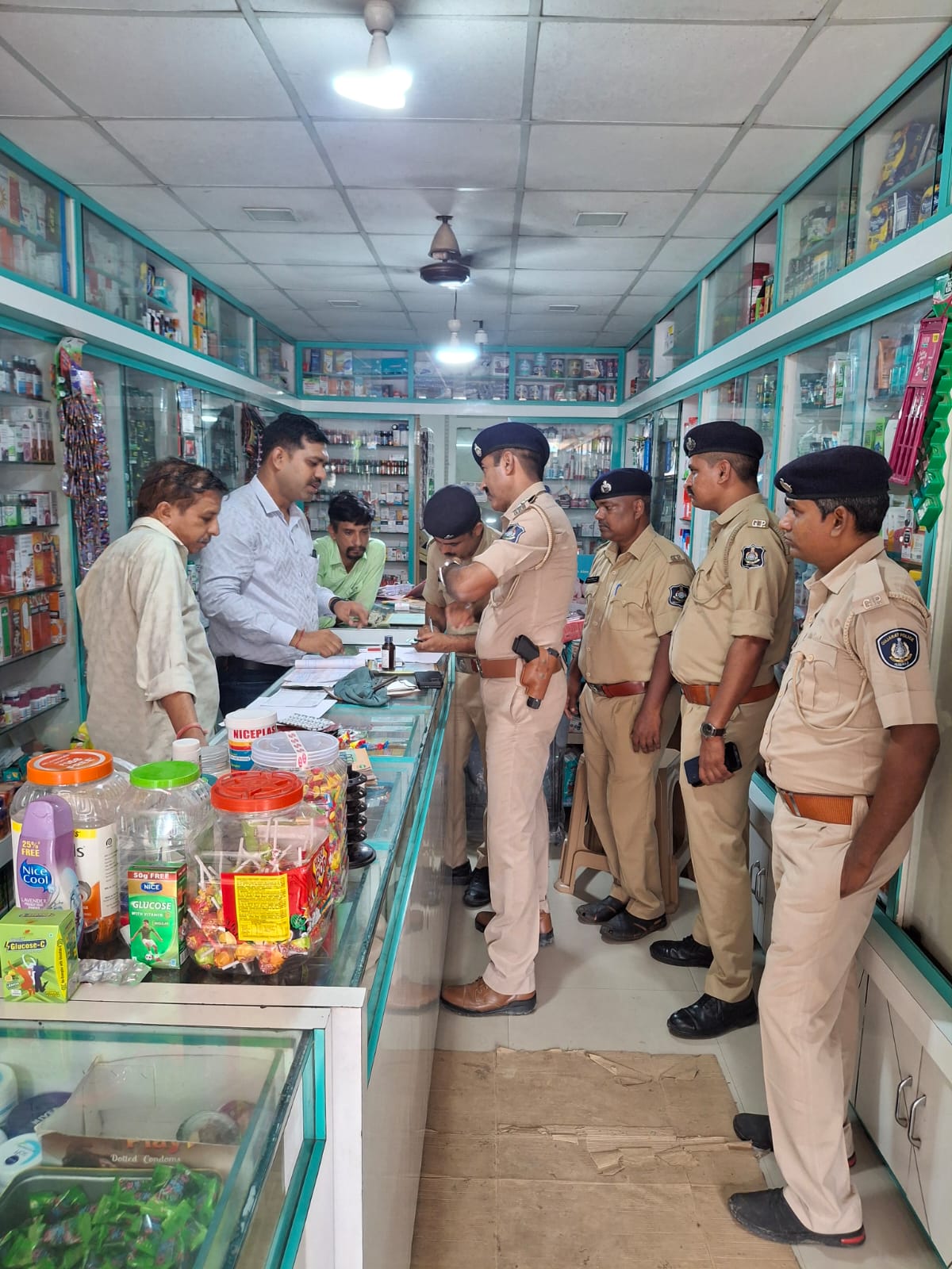 *રાજ્યભરના તમામ મેડિકલ સ્ટોર્સમાં ગુજરાત પોલીસનું મેગા ચેકીંગ*