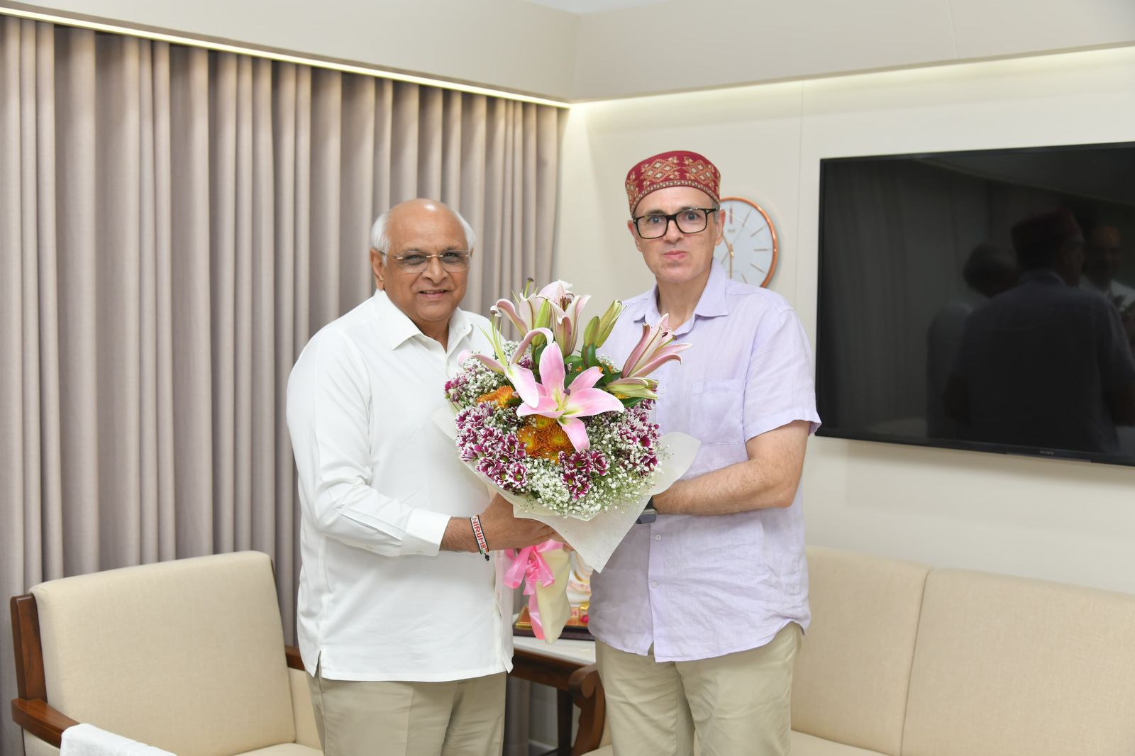 *મુખ્યમંત્રી ભૂપેન્દ્ર પટેલની ગાંધીનગરમાં સૌજન્ય મુલાકાત કરતા જમ્મુ કાશ્મીરના મુખ્યમંત્રી*