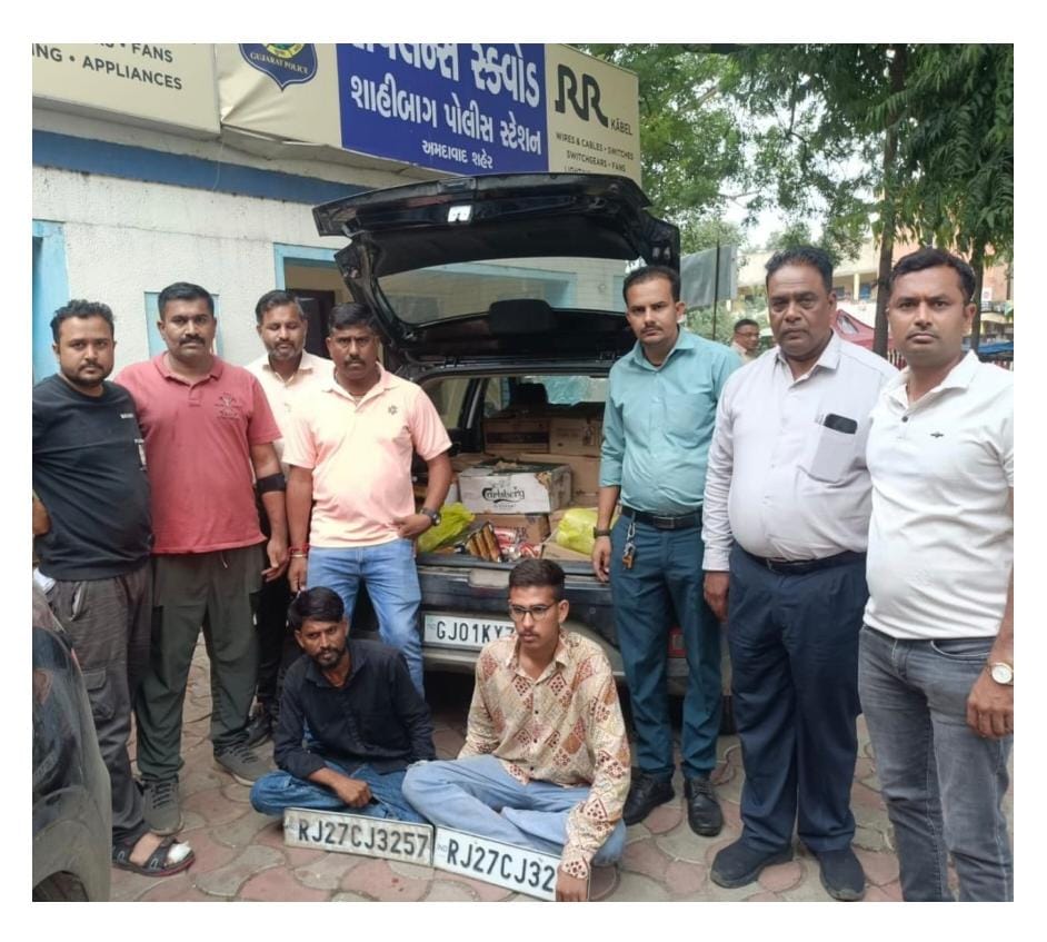 અમદાવાદના નરોડા પોલીસ સ્ટેશન વિસ્તારમાથી ભારતીય બનાવટના વિદેશી દારૂના જથ્થા સાથે બે આરોપીઓને ઝડપી લઇ કાયદેસરની કાર્યવાહી કરતી લોકલ ક્રાઈમ બ્રાંચ ઝોન-૪મદાવાદ શહેર*