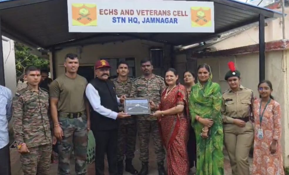 *સતત 10 વર્ષથી એક રાખી ફોજી કે નામ અભિયાન હેઠળ મહિલા કોર્પોરેટર દ્વારા જવાનોને રાખડી બાંધવામાં આવી*