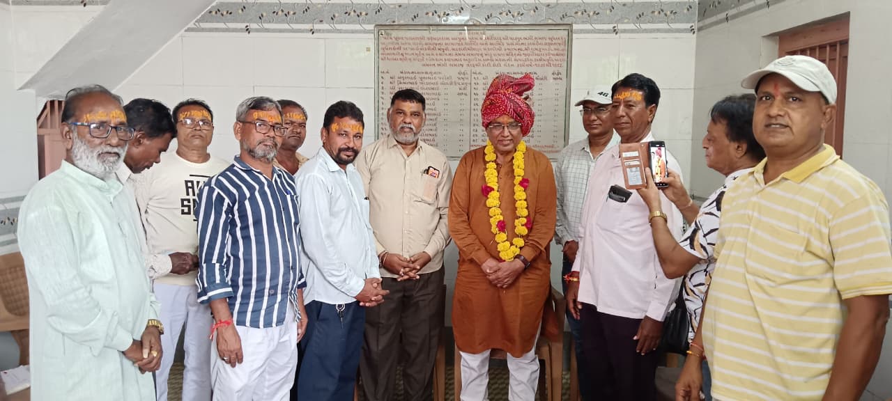 *પાટણ શહેર વાલ્મિકી સમાજ દ્વારા અમદાવાદના પૂર્વ સાંસદનું પાઘડી પહેરાવીને સ્વાગત કરાયું.*