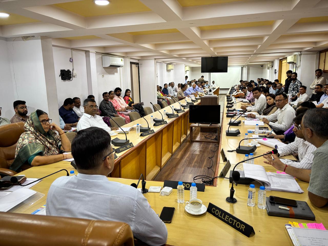 *અમદાવાદ ખાતે જિલ્લા વિકાસ અધિકારીના અધ્યક્ષસ્થાને જિલ્લા સંકલન અને ફરિયાદ નિવારણ સમિતિની બેઠક યોજાઈ*