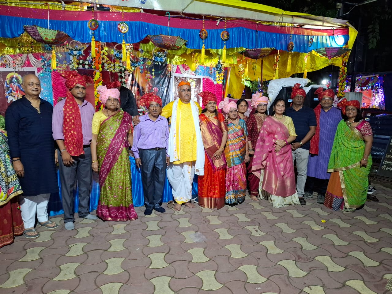 *નવરાત્રીની આઠમે 58 સિનિયર સિટીઝનોનું મહાઆરતી સાથે સન્માન કરી સમાજમાં ઉત્તમ ઉદાહરણ આપતો શાહ પરિવાર*