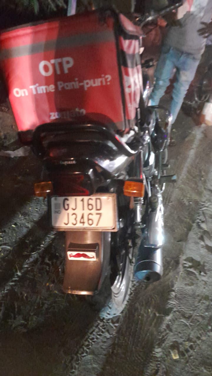 અંકલેશ્વરના વાલિયા ચોકડી પર અકસ્માતમાં ઝોમેટો રાઇડરનું મોત.