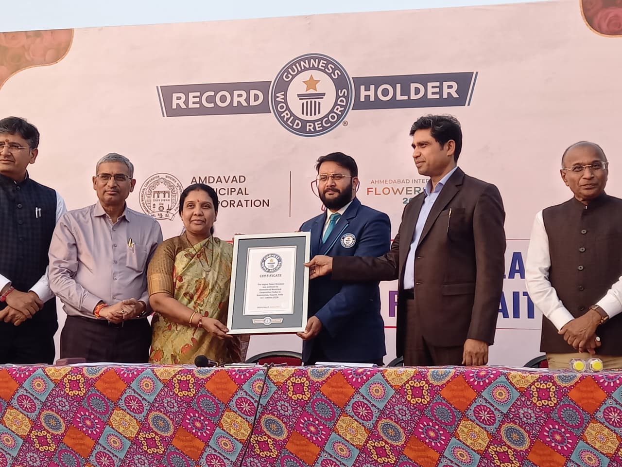*અમદાવાદ ઇન્ટરનેશનલ ફ્લાવર શો 2026માં એક સાથે બે નવા ગિનિસ બુક ઓફ વર્લ્ડ રેકોર્ડ સ્થાપિત કરીને ફ્લાવર શોએ સતત ત્રીજા વર્ષે વર્લ્ડ રેકોર્ડની હેટ્રિક નોંધાવી*