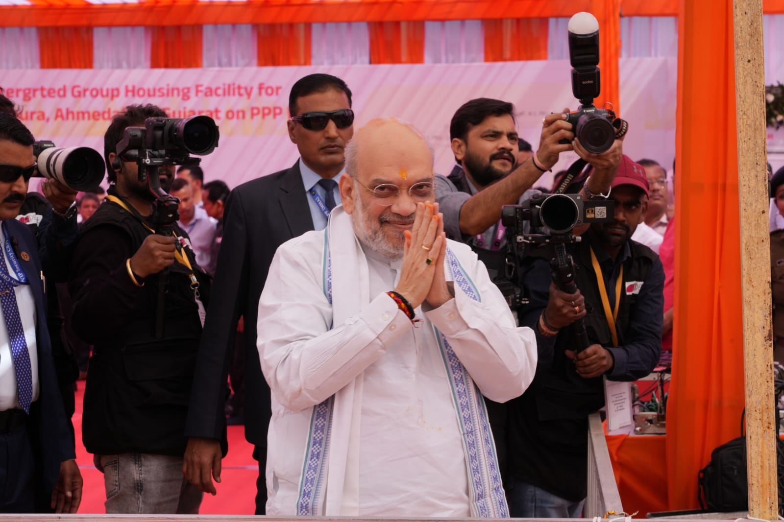 *કેન્દ્રીય ગૃહ મંત્રીના હસ્તે ગુજરાત હાઉસિંગ બોર્ડના સૂર્યા એપાર્ટમેન્ટ વિભાગ-2ના રીડેવલપમેન્ટ થનાર આવાસોનું ભૂમિપૂજન કરાયું*