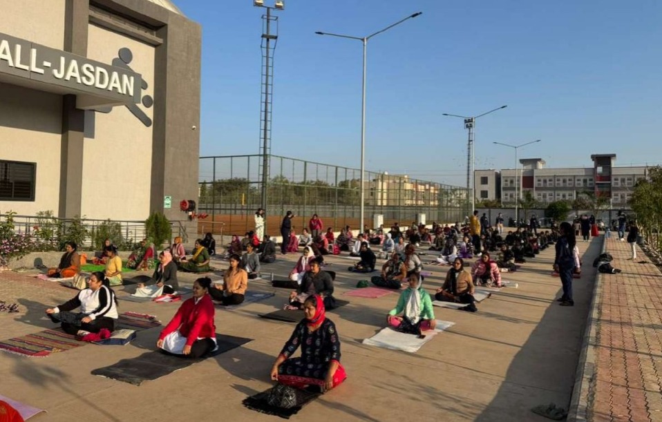 *યોગથી સ્વસ્થ જીવન તરફ પગલું : જસદણમાં તાલુકા યોગ શિબિર યોજાઈ*