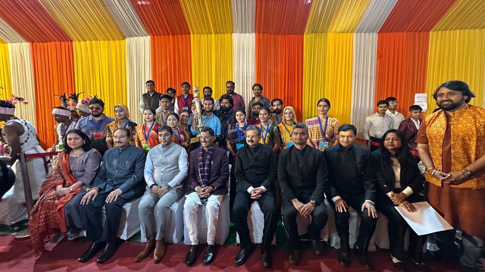 *દિલ્હી ખાતે ગુજરાતને પ્રાપ્ત થયો સ્વતંત્રતા કા મંત્રઃ વંદે માતરમ’ થીમ આધારિત ટેબ્લોને “પોપ્યુલર ચોઈસ” શ્રેણીનો પ્રથમ ક્રમનો એવોર્ડ*