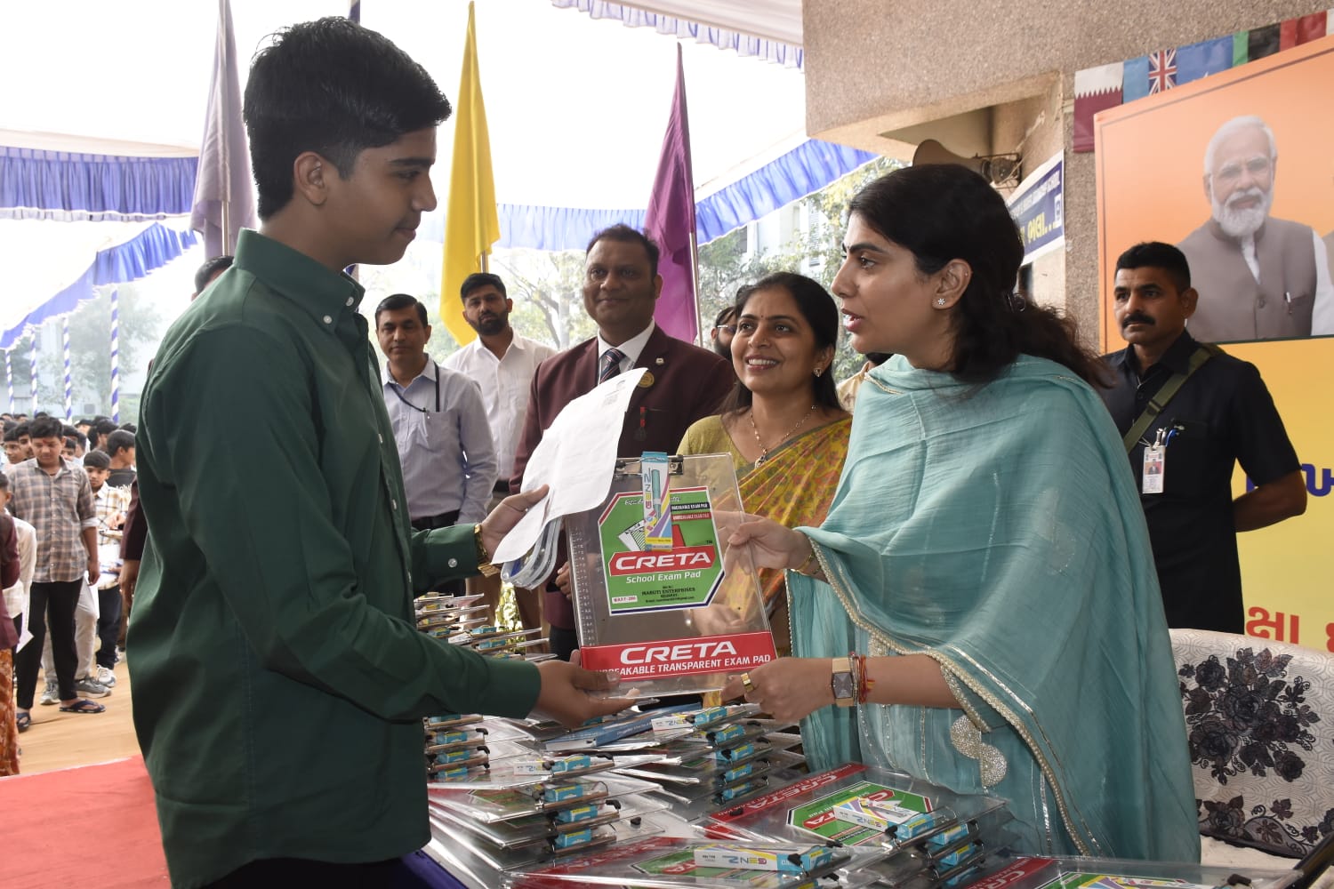 *”પરીક્ષા એક ઉત્સવ છે, તેને આનંદભેર ઉજવો”: શિક્ષણ મંત્રી રિવાબા જાડેજાએ વિદ્યાર્થીઓને પરીક્ષા માટે શુભેચ્છાઓ પાઠવી*